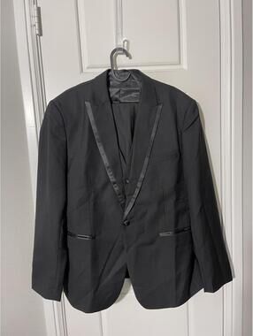 Suits for Men Size LG Black 3 Pieces M670